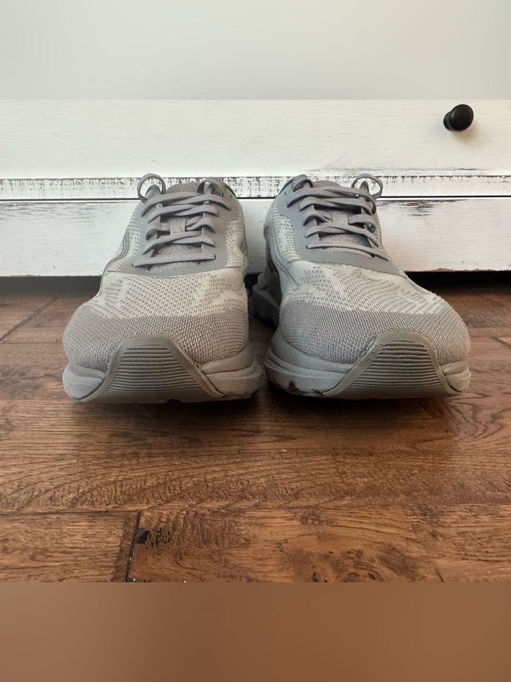 ALO Yoga Runner Grey Unisex Shoes Sneakers Mesh Size Men's 10.5 Women's 12 - Picture 4 of 11